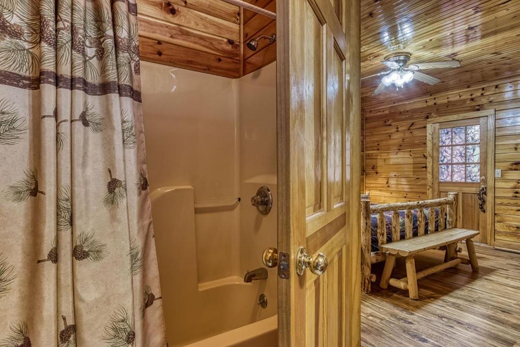 The Nut House, Hot Tub, Game Room, Wifi, 1089 Free Tickets Each Paid Day, Dollywood And More! Pigeon Forge Exteriör bild