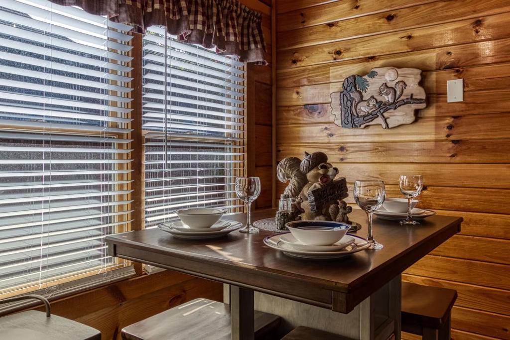 The Nut House, Hot Tub, Game Room, Wifi, 1089 Free Tickets Each Paid Day, Dollywood And More! Pigeon Forge Exteriör bild