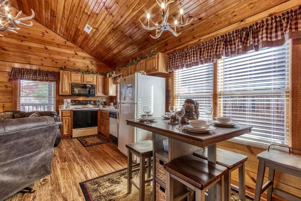 The Nut House, Hot Tub, Game Room, Wifi, 1089 Free Tickets Each Paid Day, Dollywood And More! Pigeon Forge Exteriör bild